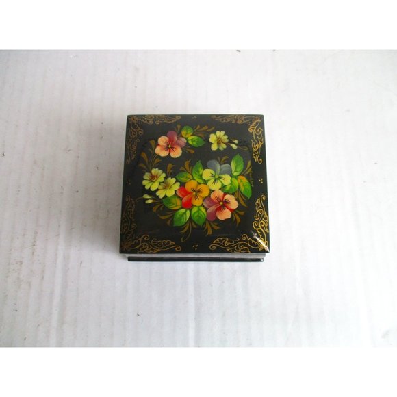 *Vintage Russian Lacquer Box Handpainted and Signed - Picture 1 of 4